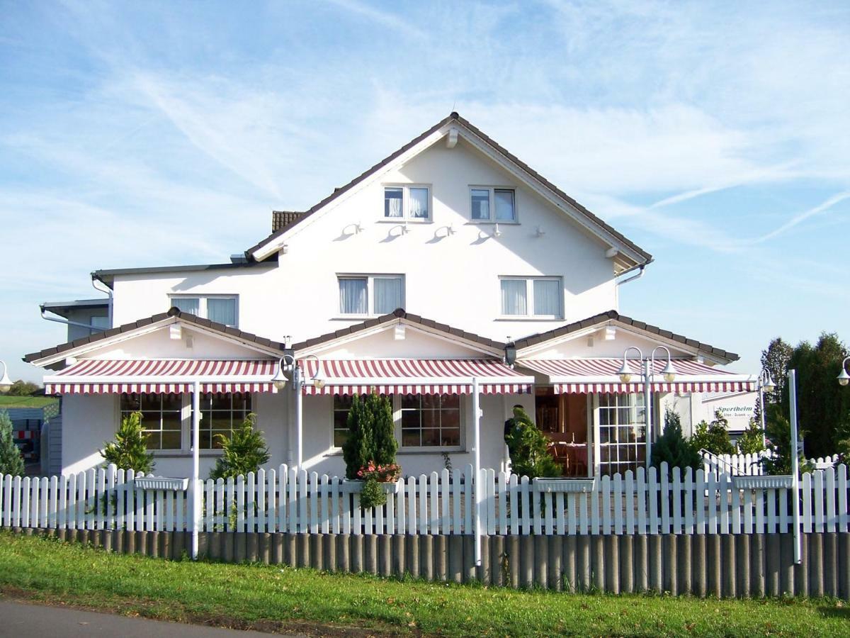 Hotel & Restaurant Am Kirschberg Alten Buseck Exterior foto